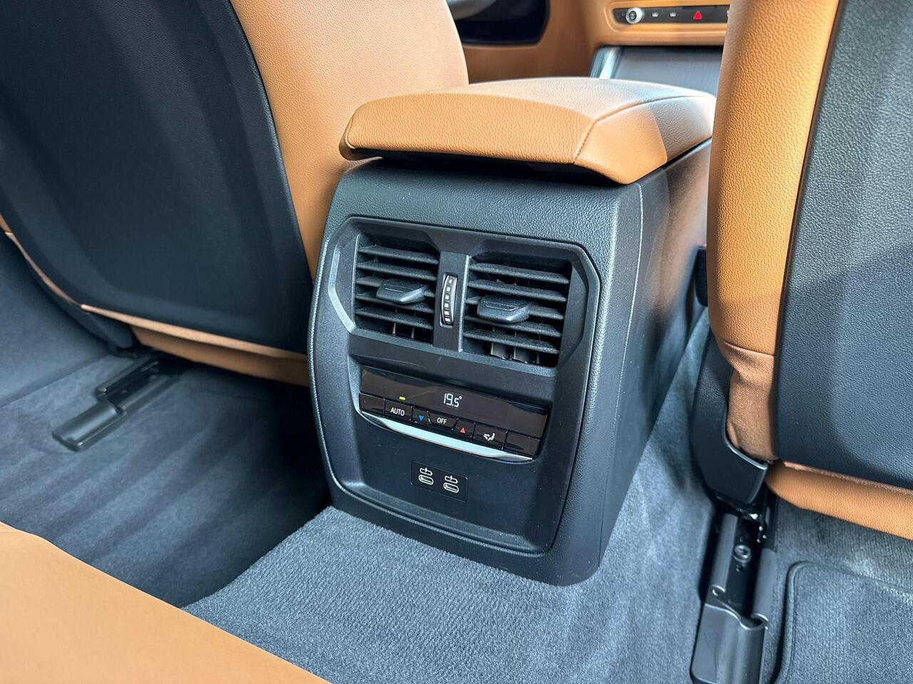 BMW i4 xDrive40 M-Sport Pro Stuurwielrand Verwarming / Comfort Acces / Electrische Zwenkhaak / Getinte Ramen Achter / Binnen & Buitenspiegel Automatisch Dimmend / Adaptieve Led Koplampen / Driving Prof / Hifi