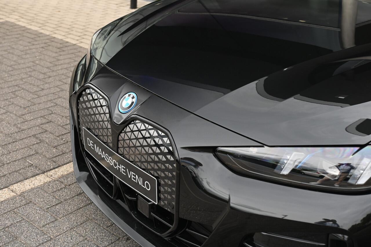 BMW i4 eDrive40 M Sport / Achteruitrijcamera / Adaptieve LED / Active Cruise Control / Live Cockpit Plus / Comfort Access / Stoelverwarming