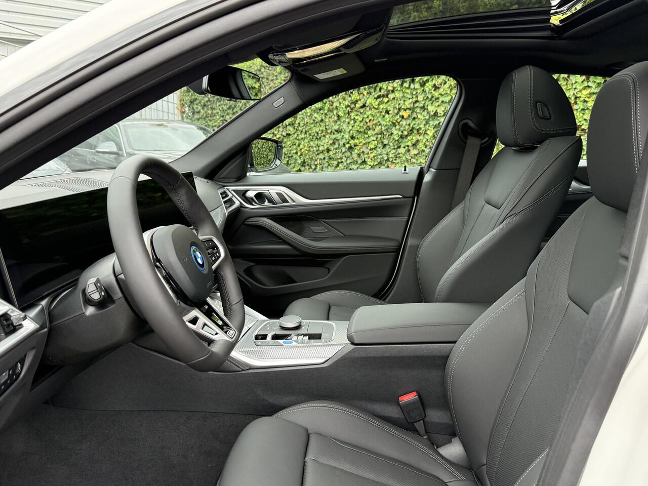 BMW i4 eDrive35 | M-Sport | 19'' | S/k-dak | HiFi | Stuur + stoelverw. | Comf. Acc. | Trekhaak | Camera