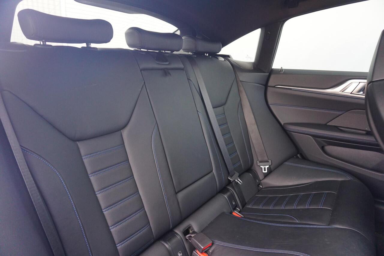 BMW i4 M50 High Executive | M Carbon Pakket / Schuif-kanteldak / Memory stoelen / BMW Laserlight / Harman Kardon / M Sportstoelen