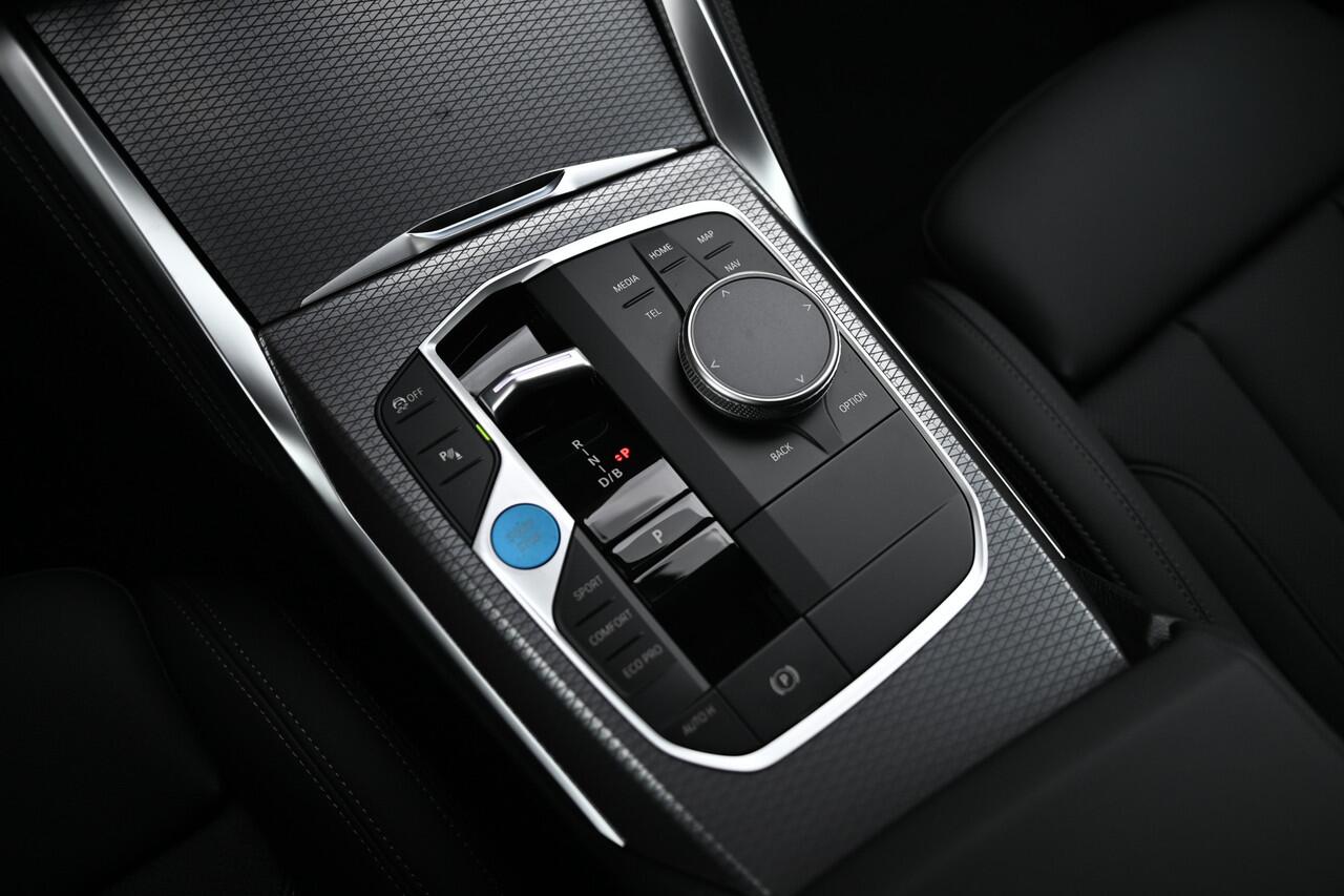 BMW i4 eDrive35 Gran Coupé M Sport / Achteruitrijcamera / Adaptieve LED / Active Cruise Control / Stoelverwarming / Comfort Access / Parking Assistant