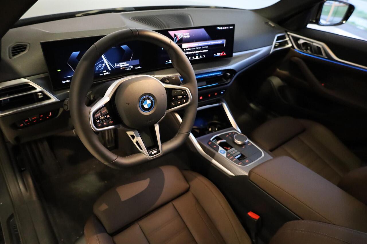 BMW i4 eDrive40 | M Sportpakket Pro | Schuif-kantel dak | Keyless | Active Cruise Control