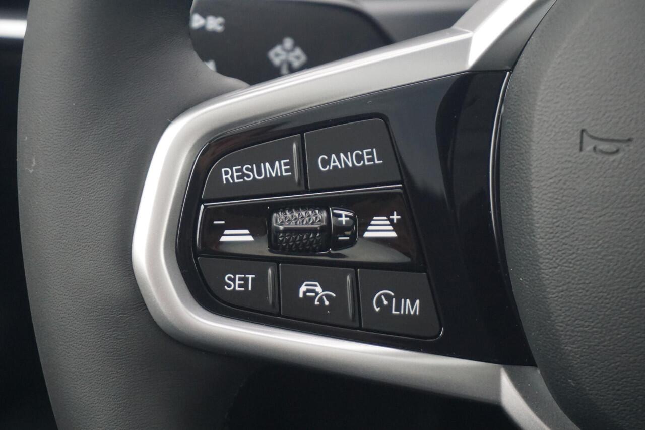 BMW i4 eDrive40 M Sport Pro | Elektrisch schuif-kanteldak / Memory Stoelen / Harman Kardon / Comfort Access / Stoel & Stuurwiel verwarming