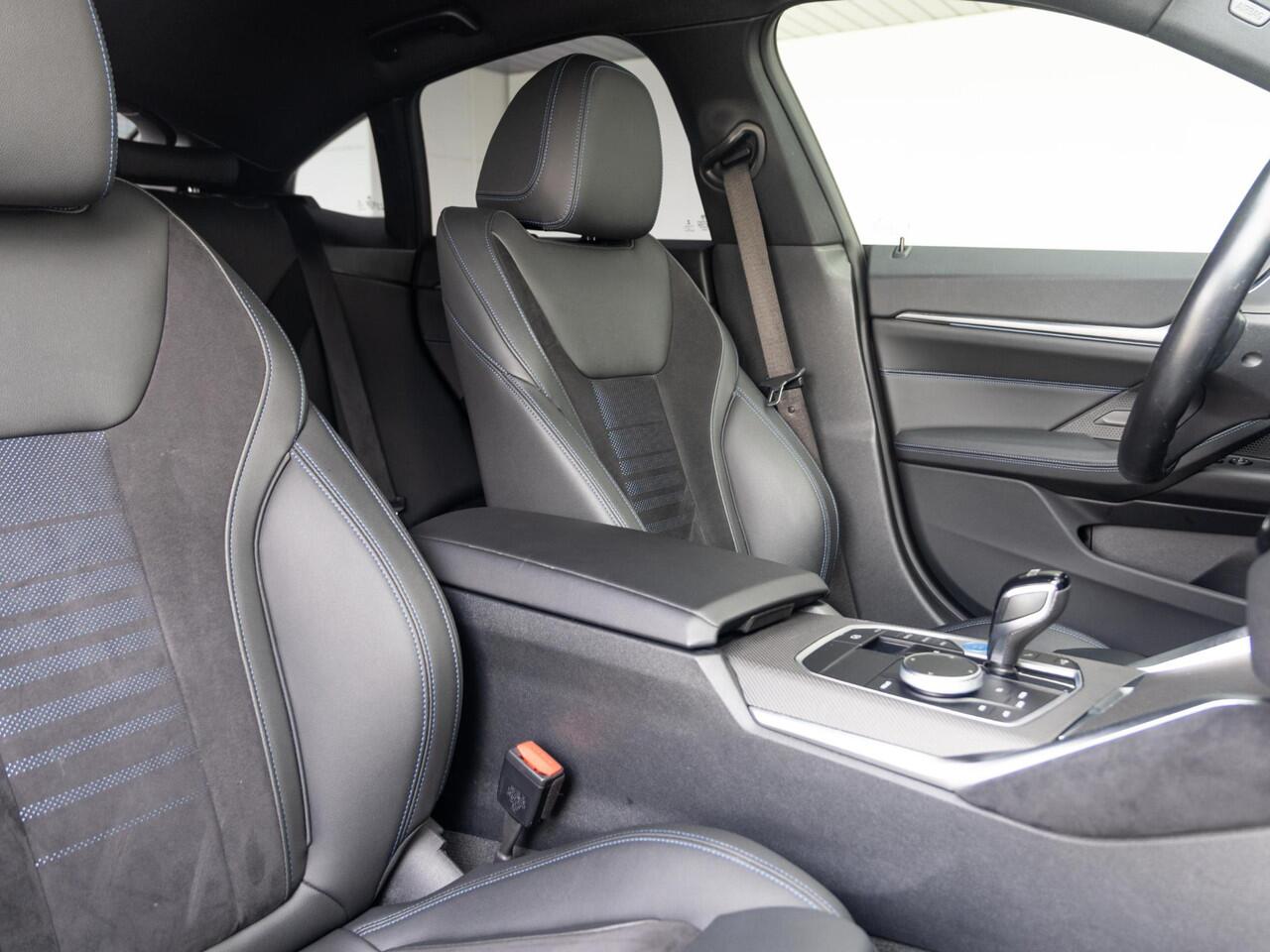 BMW i4 eDrive40 M Sport | Achteruitrijcamera | Stoelverwarming | Active Cruise Control | 18'' | Trekhaak