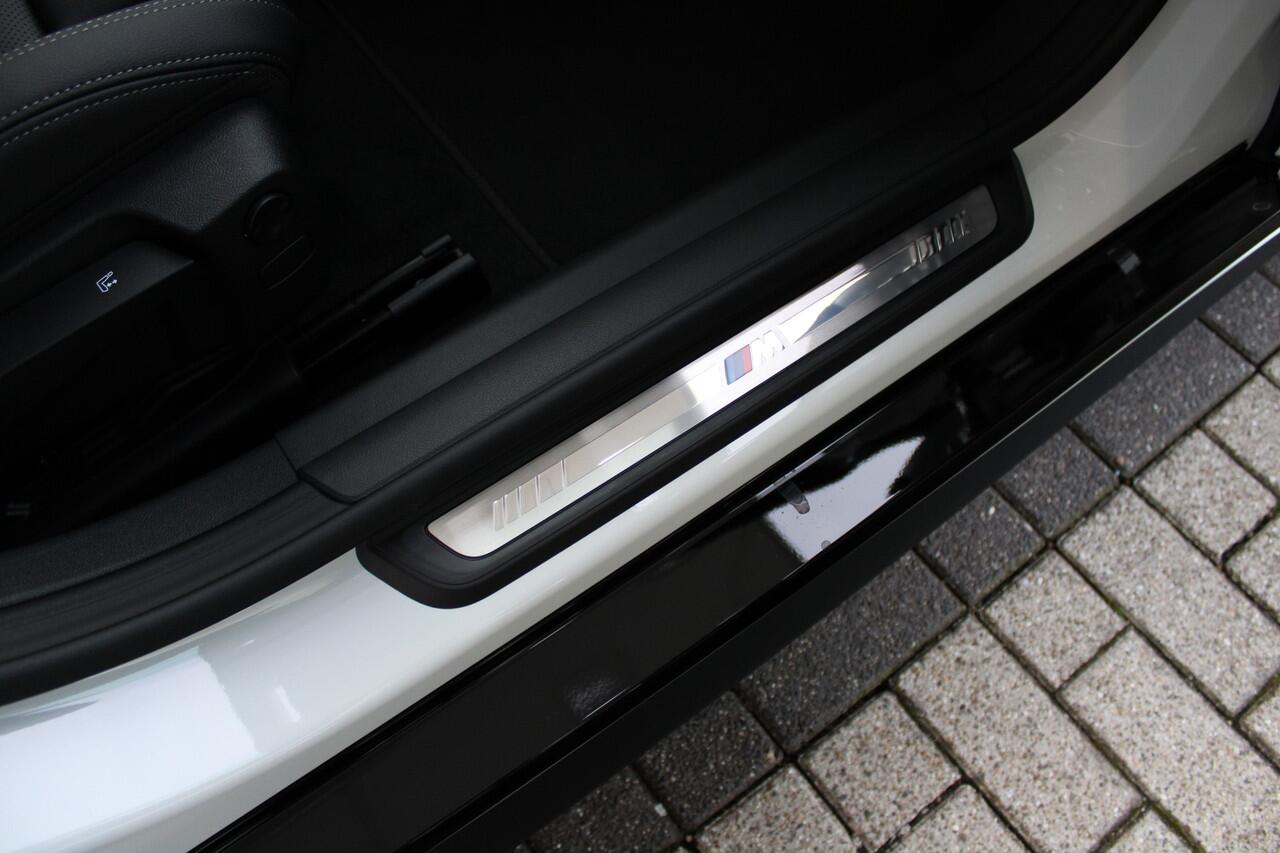 BMW i4 eDrive35 Gran Coupé M Sport / Adaptieve LED / Comfort Access / Achteruitrijcamera / Active Cruise Control / Stoelverwarming