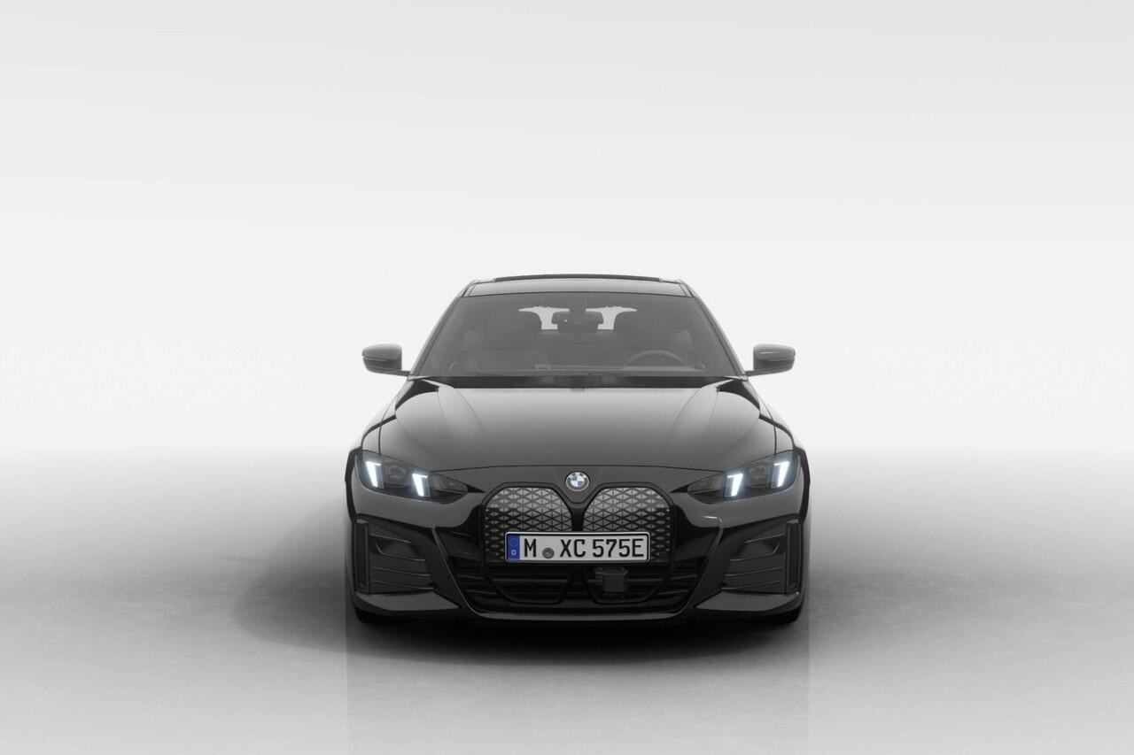 BMW i4 eDrive35 M Sport Edition | M Sport Pro | Comfort Pack | Elektrisch bediend glazen schuif-/kanteldak | Active Cruise Control | Showroomvoordeel | ElectricDeals