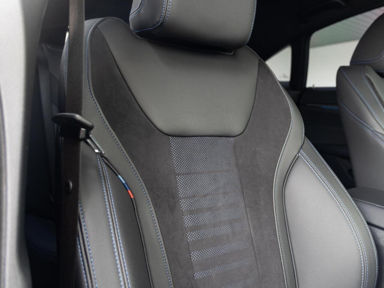 BMW i4 eDrive40 M Sport | Achteruitrijcamera | Stoelverwarming | Active Cruise Control | 18'' | Trekhaak