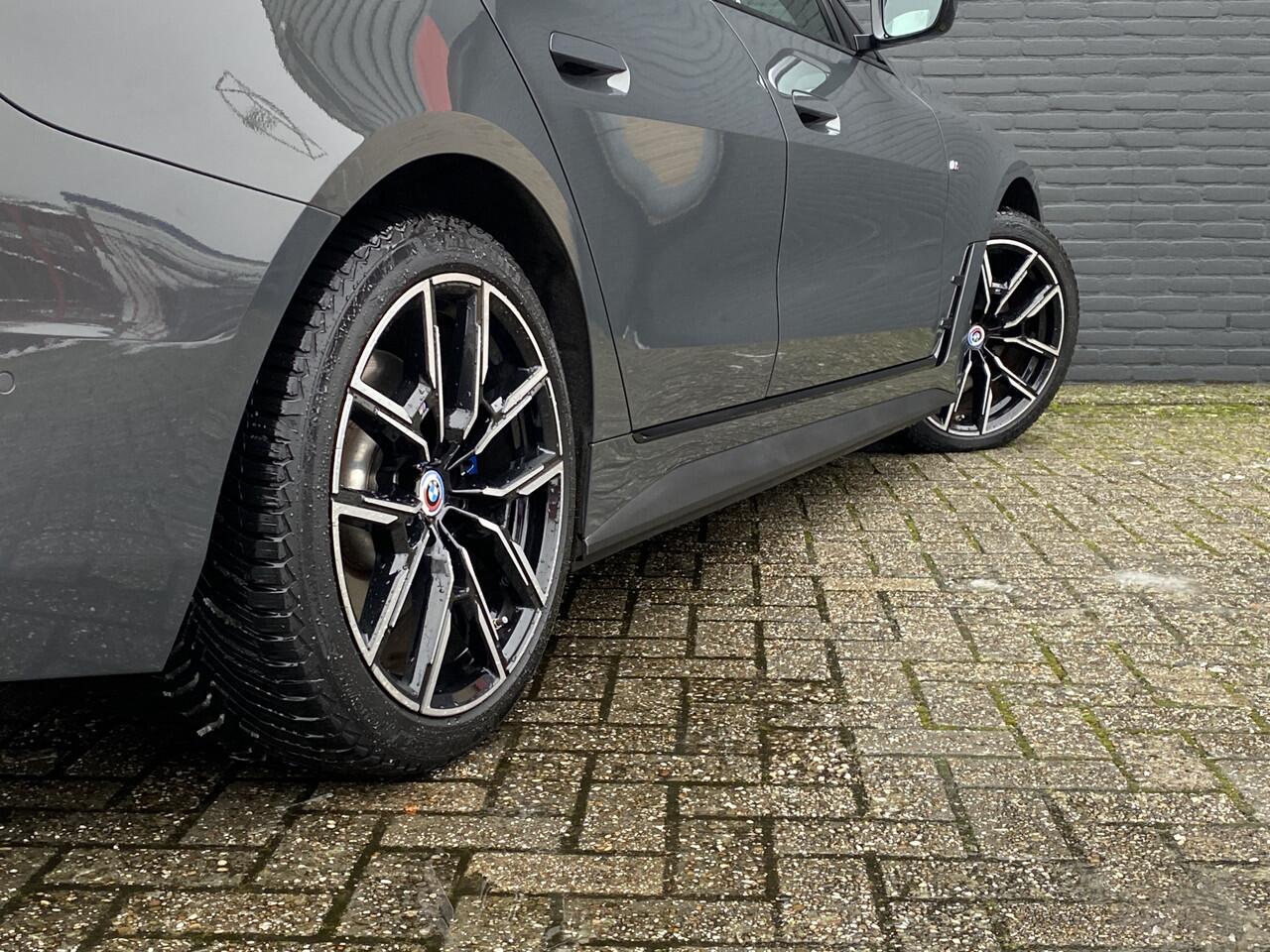 BMW i4 eDrive40 340 pk 84 kWh M-Sport SOH 94.48% | 1e eigenaar | dealer onderhouden | trekhaak | schuifdak | navigatie | BTW