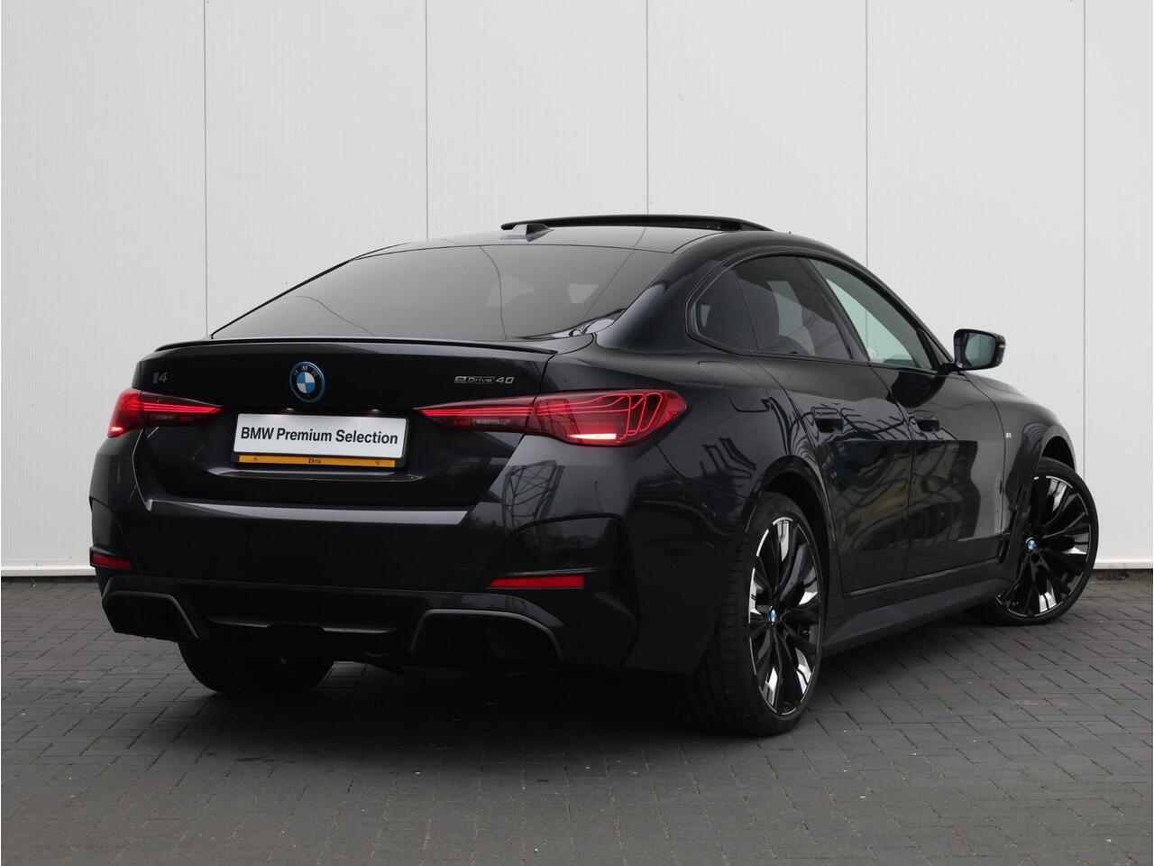 BMW i4 eDrive40 M Sport Edition 84 kWh M Sportpakket Pro/ Stuurwiel verwarmd/ Comfort Access/ Elektrische Trekhaak/ Elektrisch verstelbare stoelen/ Harman Kardon/ Driving Assistant Professional