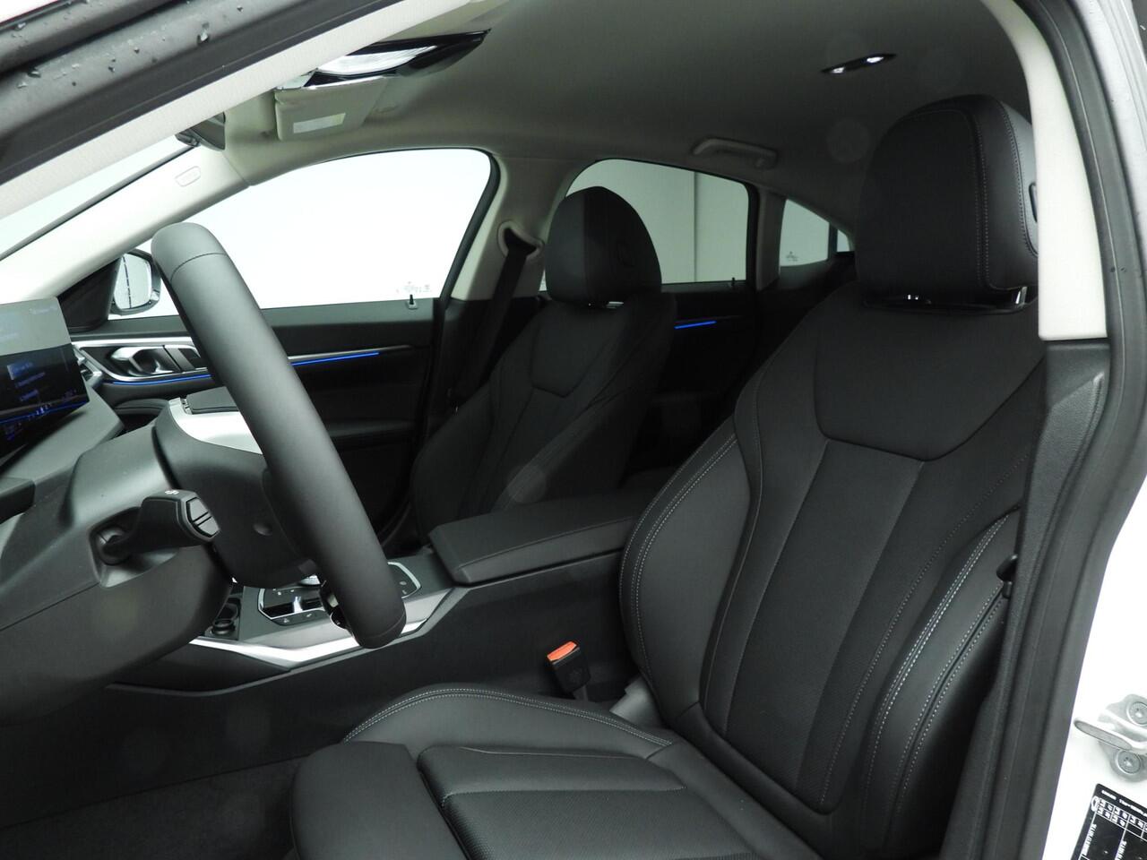 BMW i4 Gran Coupé eDrive35 Trekhaak / HIFI / Active Cruise / Getint glas / Park assist / Alu wielen 19 inch