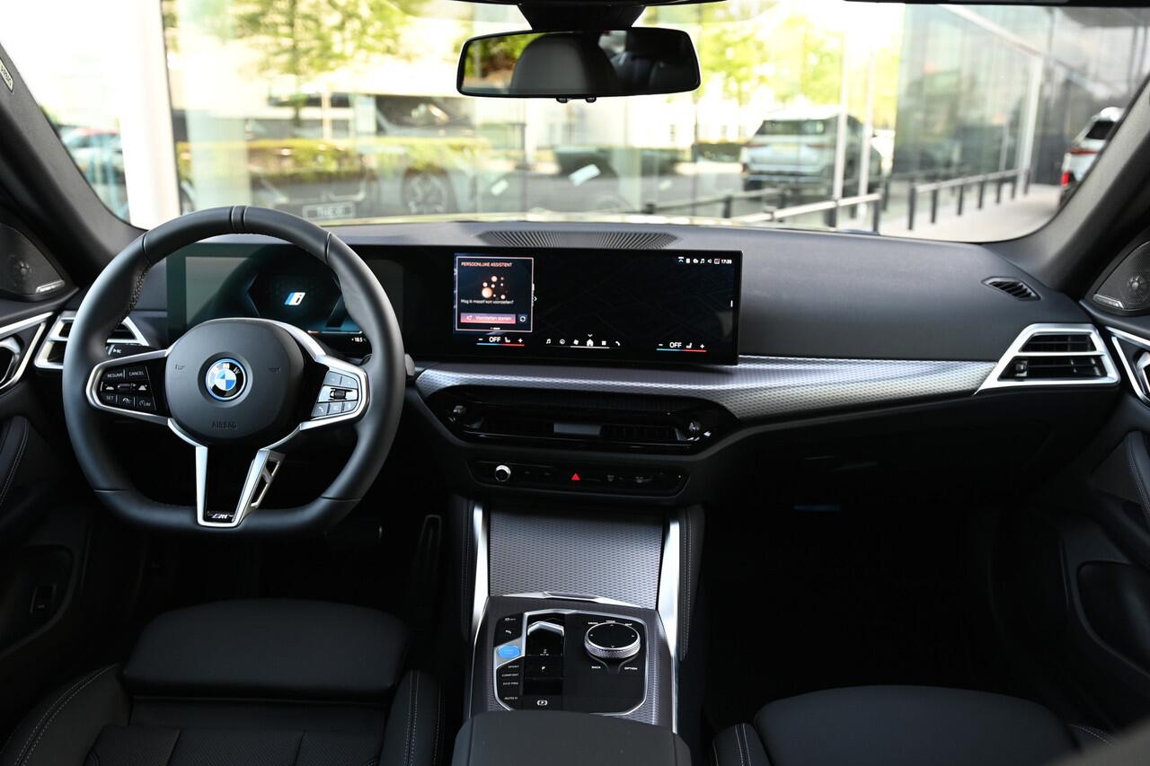 BMW i4 eDrive40 Gran Coupé M Sport / Adaptieve LED / Active Cruise Control / Comfort Access / Parking Assistant / Live Cockpit Plus / Stoelverwarming