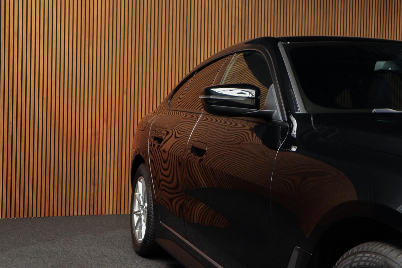 BMW i4 eDrive40 84 kWh M-pakket Navi Leer Elektr. achterklep 360° Camera Co-pilot Climate voor & achter Zwarte hemelbekleding PDC LM velgen BTW auto