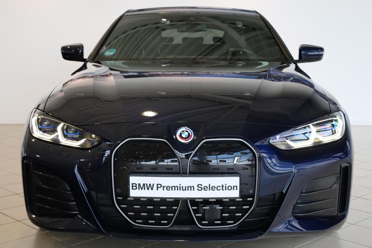 BMW i4 eDrive40 | M Sportpakket | Sportstoelen | Harman-Kardon | Stoelverwarming | Trekhaak