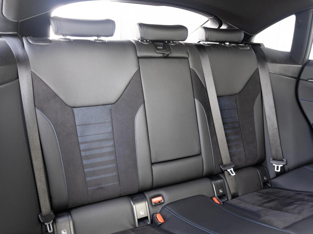 BMW i4 eDrive40 M Sport | Achteruitrijcamera | Stoelverwarming | Active Cruise Control | 18'' | Trekhaak