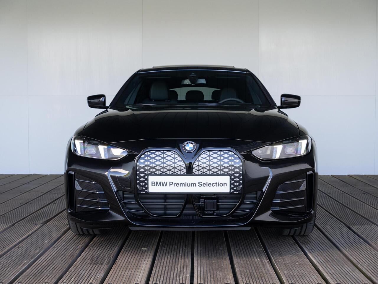 BMW i4 eDrive35 | M Sportpakket | Comfort Pack | Achteruitrijcamera | Comfort Access | Schuif-/kanteldak | Stoelverwarming | Parking Assistant | Ekris Selection