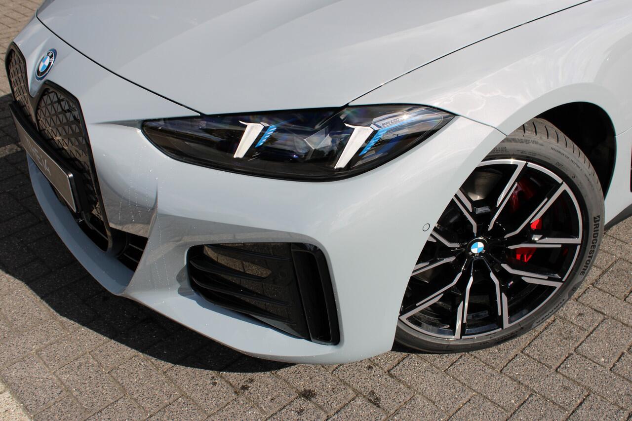 BMW i4 eDrive40 M Sport / Achteruitrijcamera / Comfort Access / Adaptieve LED / Active Cruise Control / Parking Assistant / Stuurverwarming