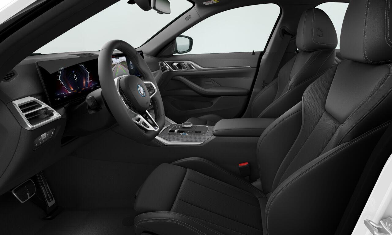 BMW i4 eDrive35 | M-Sport | 19'' | S/k-dak | HiFi | Stuur + stoelverw. | Comf. Acc. | Trekhaak | Camera