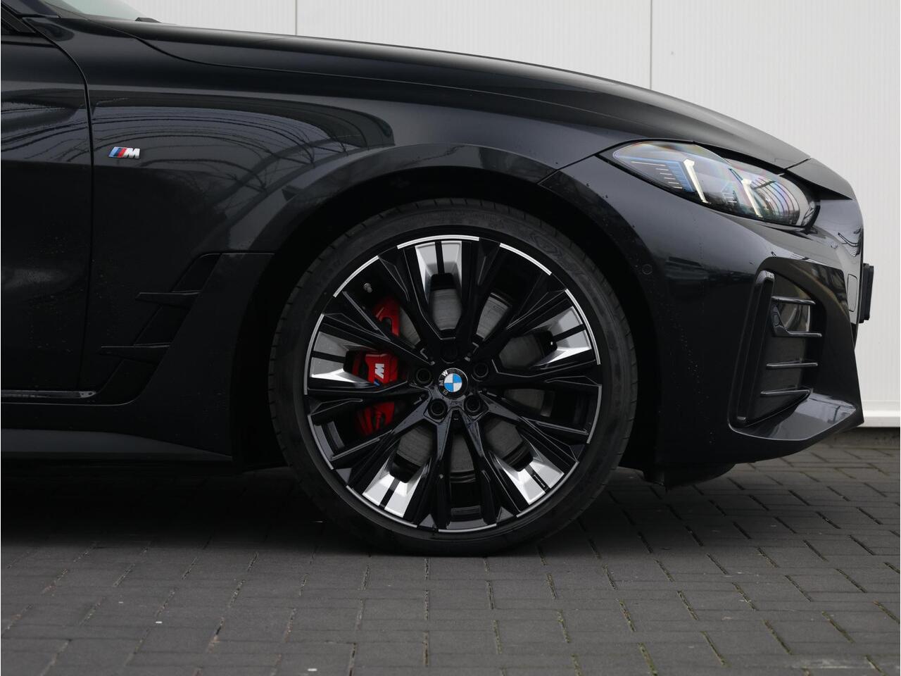 BMW i4 eDrive40 M Sport Edition 84 kWh M Sportpakket Pro/ Stuurwiel verwarmd/ Comfort Access/ Elektrische Trekhaak/ Elektrisch verstelbare stoelen/ Harman Kardon/ Driving Assistant Professional