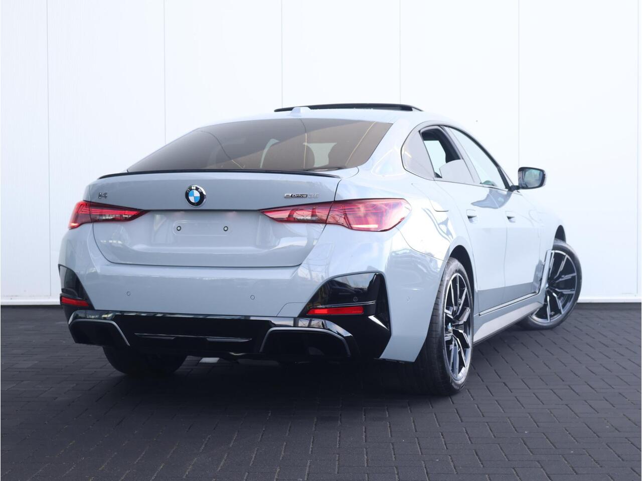 BMW i4 eDrive35 M Sport Edition | M Sportpakket Pro | Innovation Pack| Comfort Pack | Trekhaak | Showroom Selection