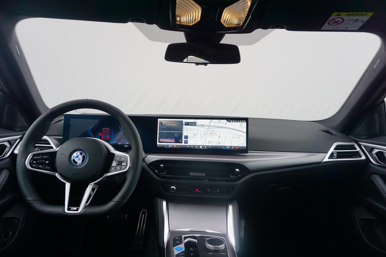 BMW i4 eDrive35 M sportpakket Pro Schuif-/kanteldak / Comfort Access / Active Cruise Control / Stuur-stoelverwarming / Ekris Selection