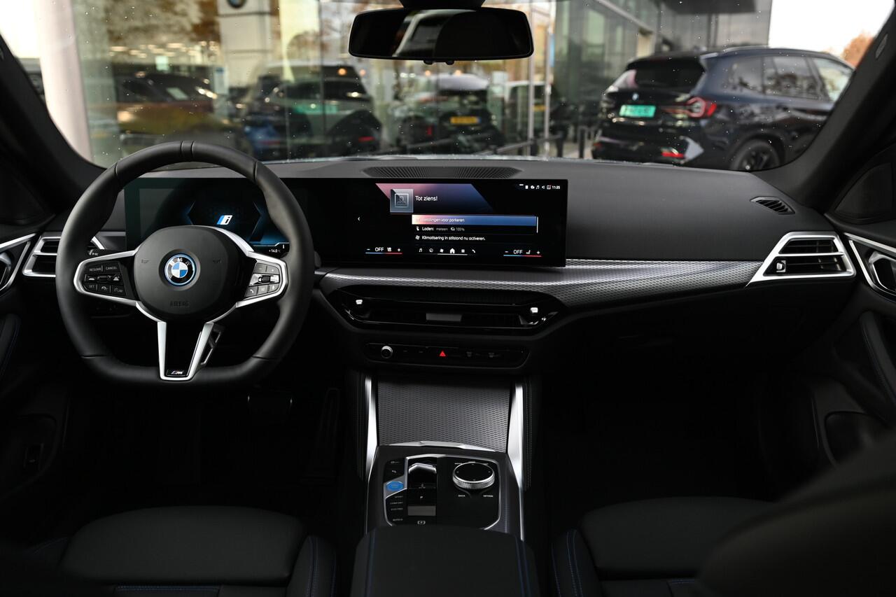 BMW i4 eDrive40 Gran Coupé M Sport / Schuif-kanteldak / Achteruitrijcamera / Comfort Access / Adaptieve LED / Active Cruise Control / Stuurverwarming