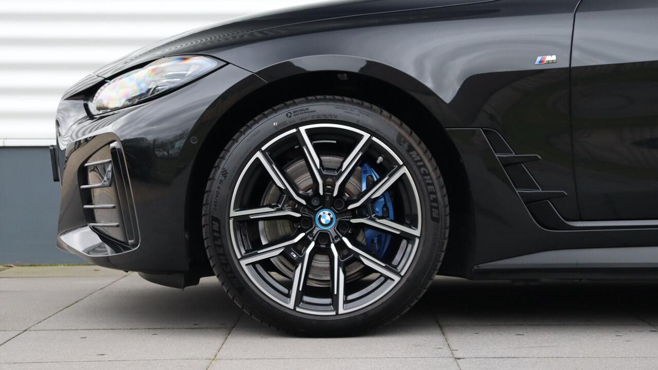 BMW i4 eDrive35 High Executive M-Sport | Harman/Kardon | Schuifdak | Head-up | Trekhaak | Driving Assistant Professional