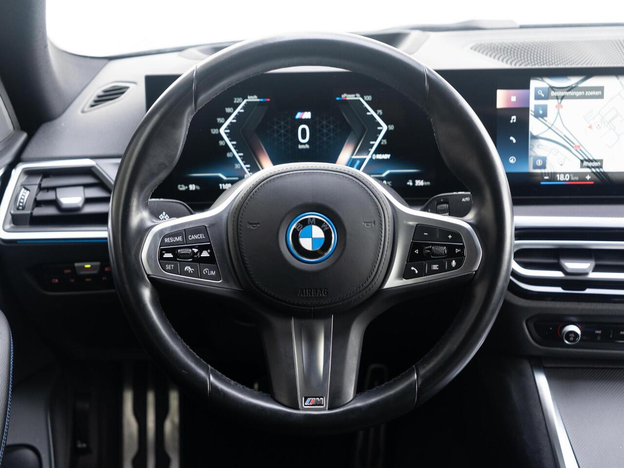 BMW i4 eDrive40 M Sport | Achteruitrijcamera | Stoelverwarming | Active Cruise Control | 18'' | Trekhaak