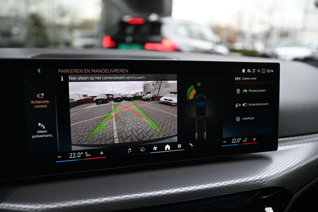 BMW i4 eDrive35 Gran Coupé M Sport / Achteruitrijcamera / Adaptieve LED / Active Cruise Control / Stoelverwarming / Comfort Access / Parking Assistant