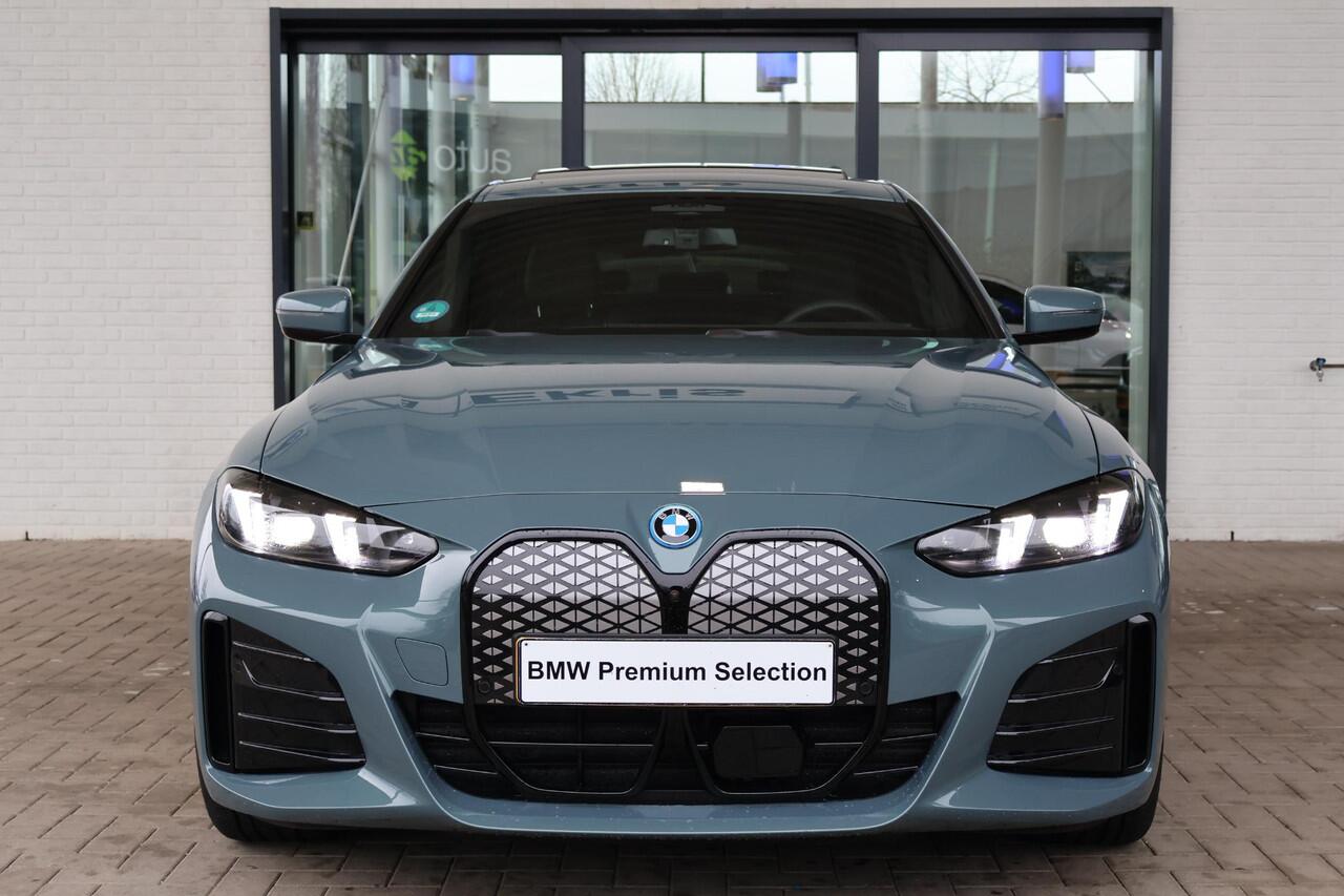 BMW i4 eDrive40 M Sport Edition | M Sport Pro | Innovation Pack | Driving Assistant Prof | Trekhaak | elektrisch glazen schuif-/kanteldak