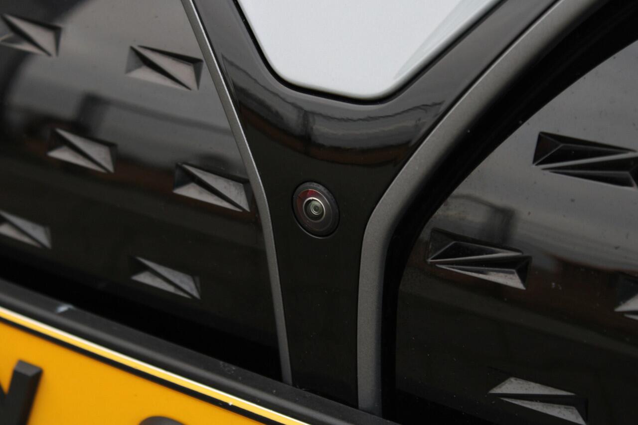 BMW i4 M50 High Executive 84 kWh | Incl. 12 maanden garantie | Assisted driving | Climate control | 360° camera | Uitklapbare trekhaak | Stoel/stuurverwarming | Head-up display | Schuif/kantel dak |