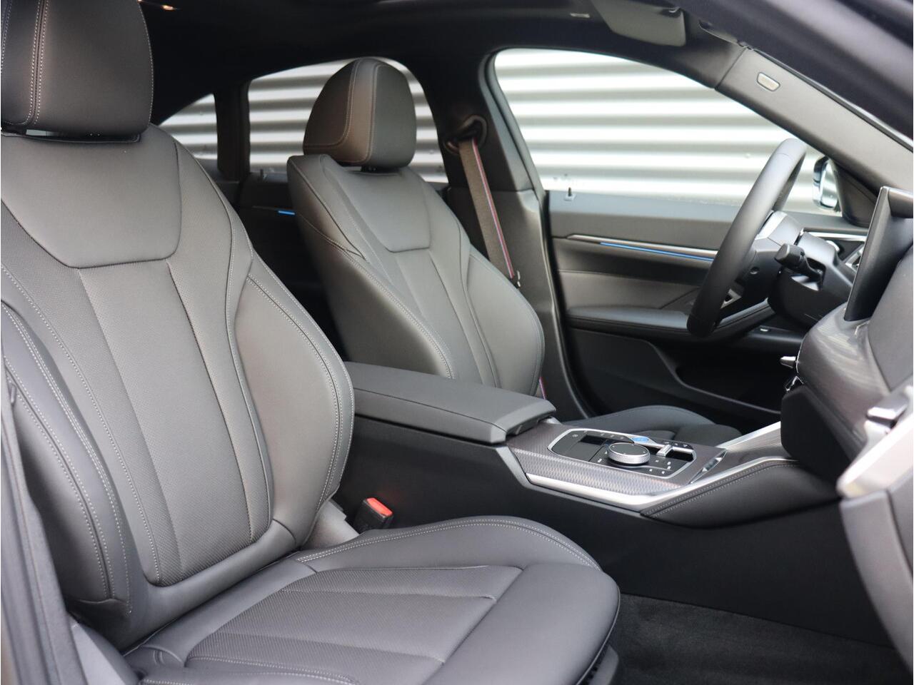 BMW i4 eDrive40 M Sport Edition | M Sportpakket Pro | Innovation Pack | Comfort Pack | Trekhaak | Showroom Selection