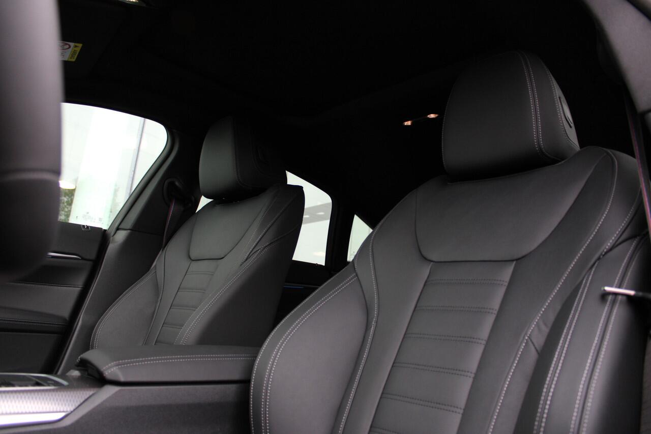 BMW i4 eDrive35 Gran Coupé M Sport / Schuif-kanteldak / Achteruitrijcamera / Adaptieve LED / Active Cruise Control / Live Cockpit Plus / Comfort Access