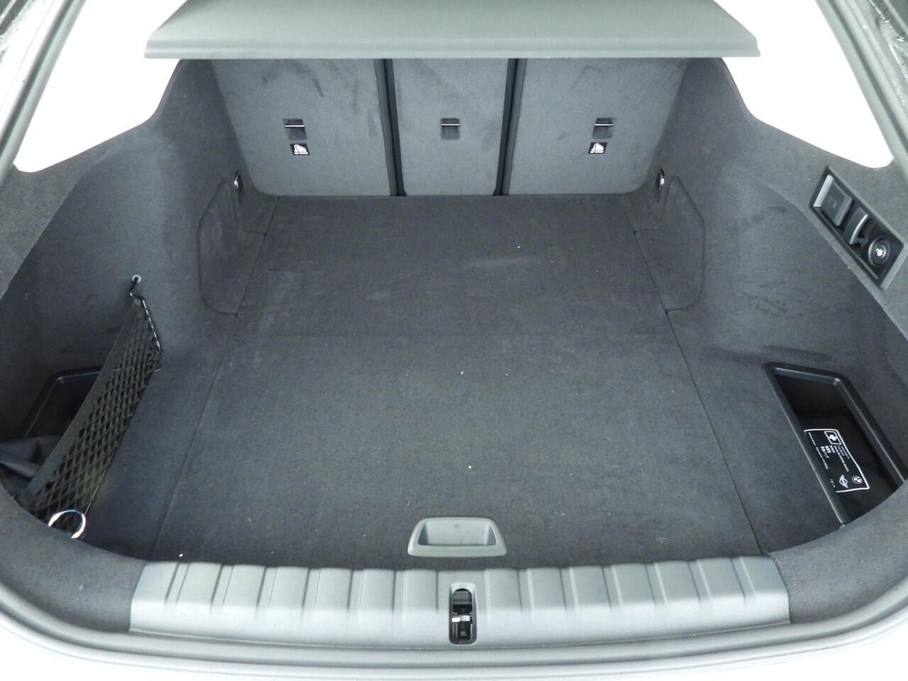 BMW i4 Gran Coupé eDrive35 Trekhaak / HIFI / Active Cruise / Getint glas / Park assist / Alu wielen 19 inch