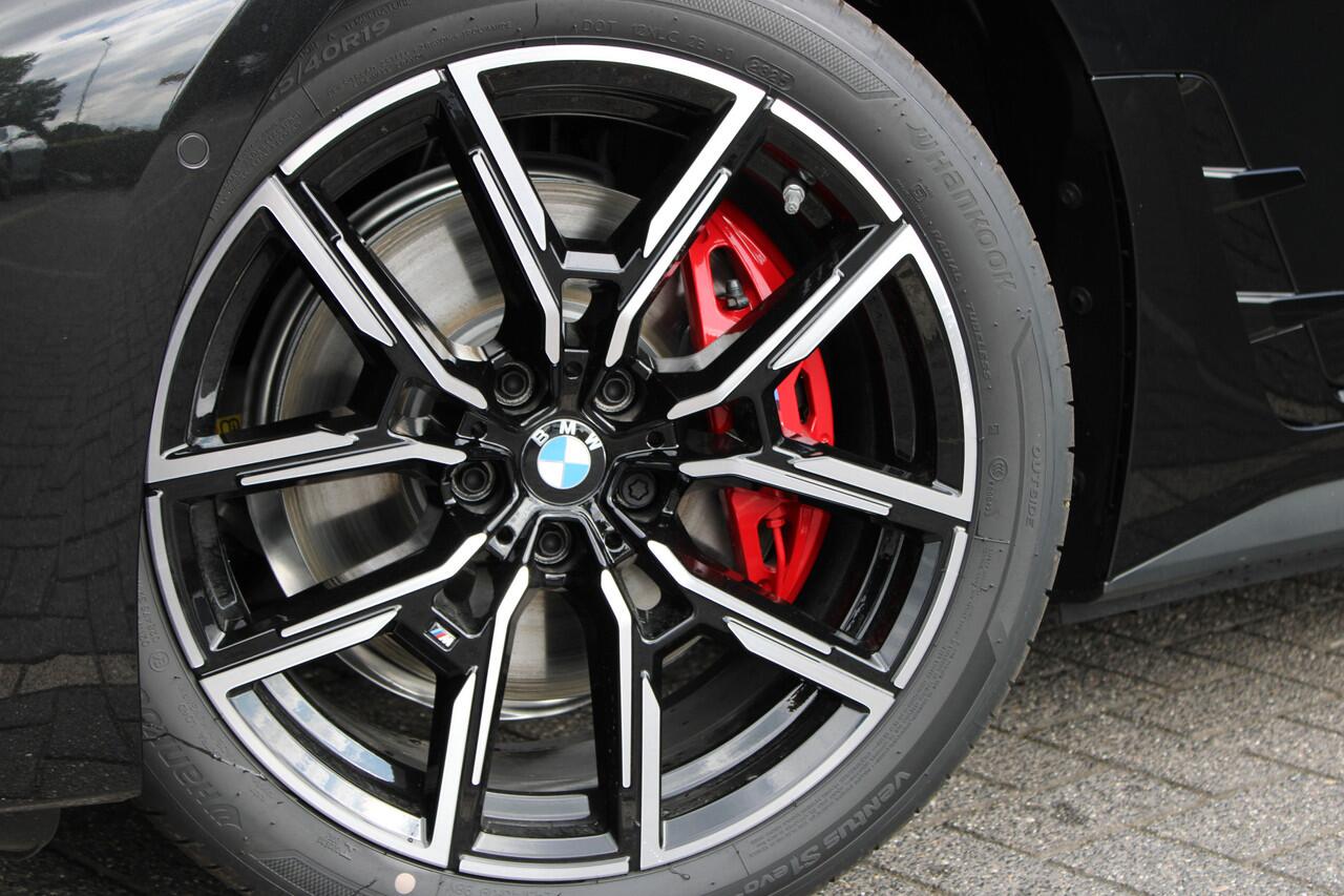 BMW i4 eDrive35 M Sport / Achteruitrijcamera / Adaptieve LED / Active Cruise Control / Parking Assistant / Comfort Access / Stoelverwarming