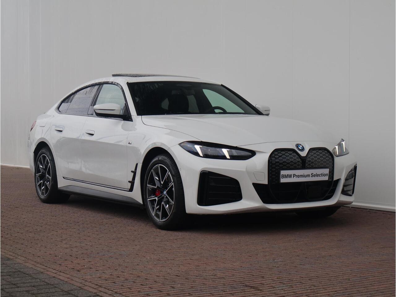 BMW i4 eDrive40 M Sport Edition 84 kWh M Sportpakket Pro/ Stuurwielrand verwarmd/ Comfort Access/ Elektrische Trekhaak/ Stoelverwarming/ Harman-Kardon/ Driving Assistant Professional/