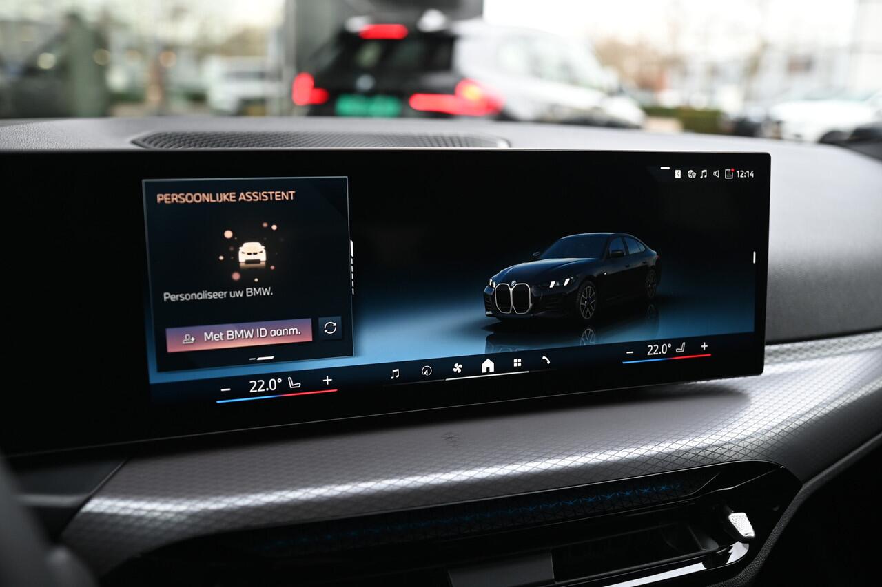 BMW i4 eDrive35 Gran Coupé M Sport / Achteruitrijcamera / Adaptieve LED / Active Cruise Control / Stoelverwarming / Comfort Access / Parking Assistant