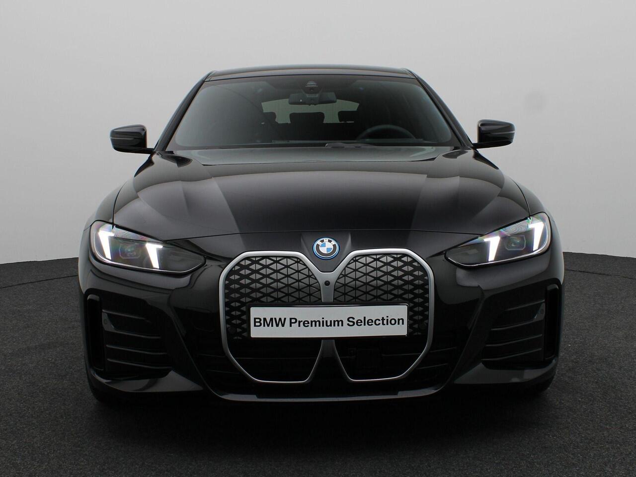 BMW i4 eDrive35 M Sportpakket | M Sport Edition | Innovation Pack | Comfort Pack | Stuurwielrand Verwarmd | Trekhaak | Active Cruise Control | DAB | HiFi | 18''