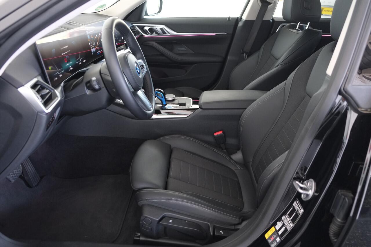 BMW i4 eDrive40 84 kWh / Navigatie / Carplay / LED / Camera / 4S banden