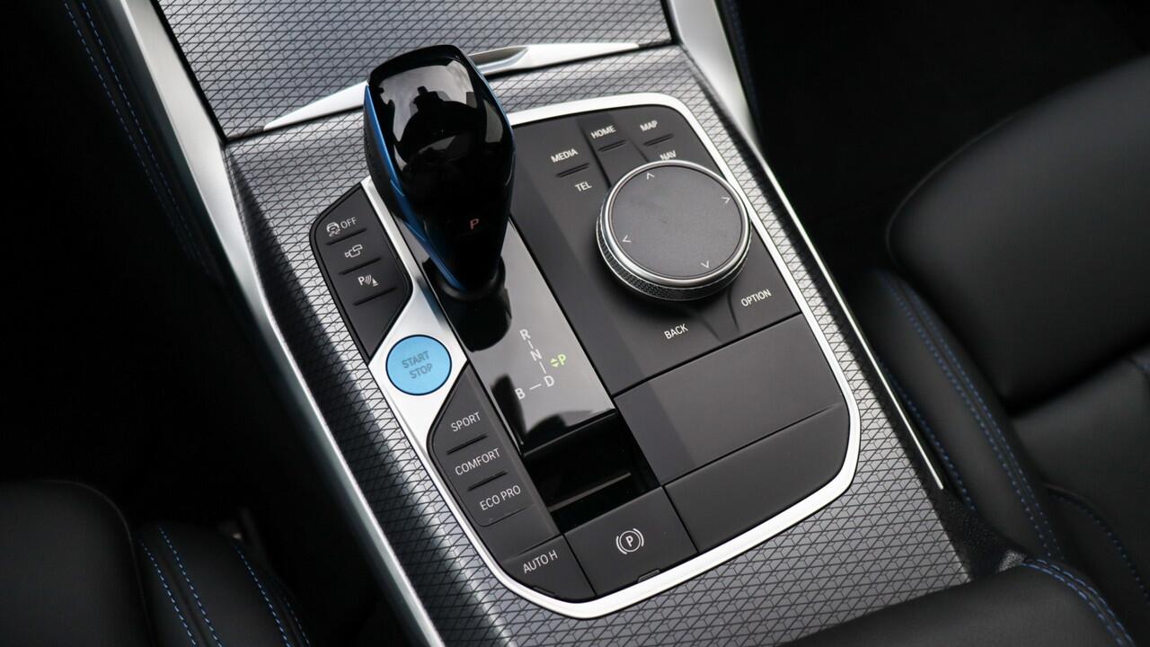 BMW i4 eDrive35 High Executive M-Sport | Harman/Kardon | Schuifdak | Head-up | Trekhaak | Driving Assistant Professional