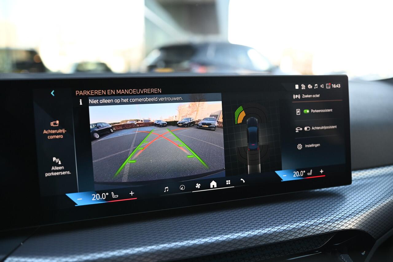 BMW i4 eDrive35 Gran Coupé M Sport / Active Cruise Control / Comfort Access / Parking Assistant / Stoelverwarming / Widescreen Display / Live Cockpit Plus