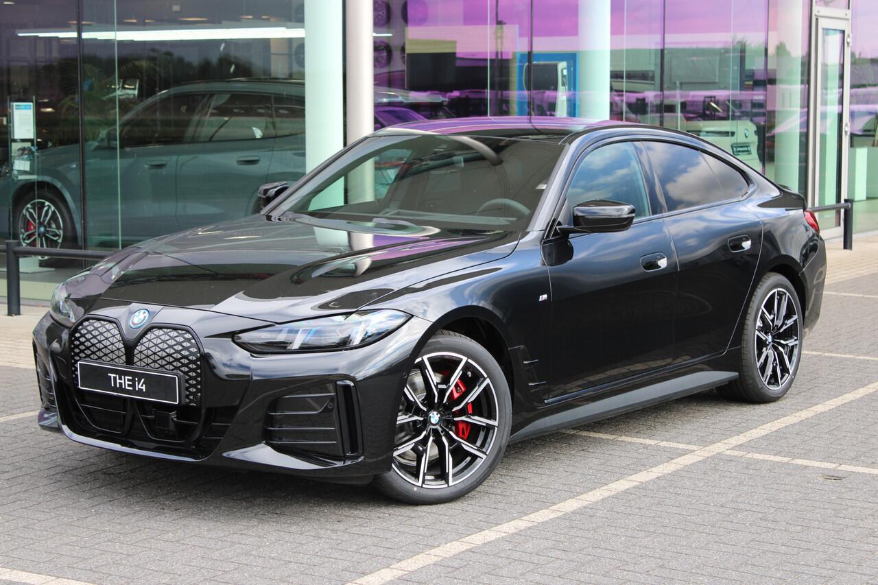 BMW i4 eDrive35 M Sport / Achteruitrijcamera / Adaptieve LED / Active Cruise Control / Parking Assistant / Comfort Access / Stoelverwarming