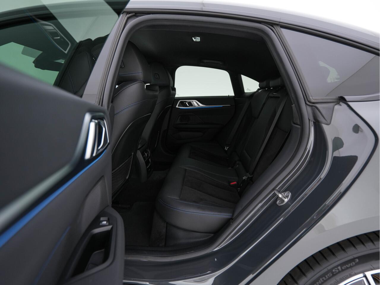 BMW i4 eDrive40 84 kWh M-Sportpack [ 3-Fase ] { SOH-95%} (INCL-BTW) *LEATHER-ALCANTARA | FULL-LED | ADAPTIVE-CRUISE | WIDE-SCREEN-DIGI-COCKPIT | DAB+ | CAMERA | AMBIENT-LIGHT | CARPLAY | SPORT-SEATS | PRIVACY-GLASS | TOWBAR | 18''ALU*