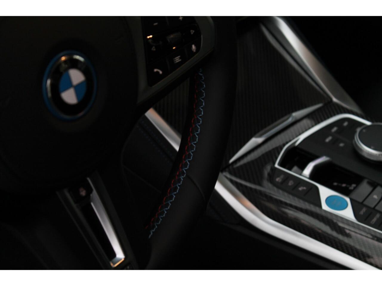 BMW i4 M50 High Executive / Schuif-kanteldak / Trekhaak / Laserlight / M Sportstoelen / Adaptief M Onderstel / Parking Assistant Plus / Driving Assistant Professional