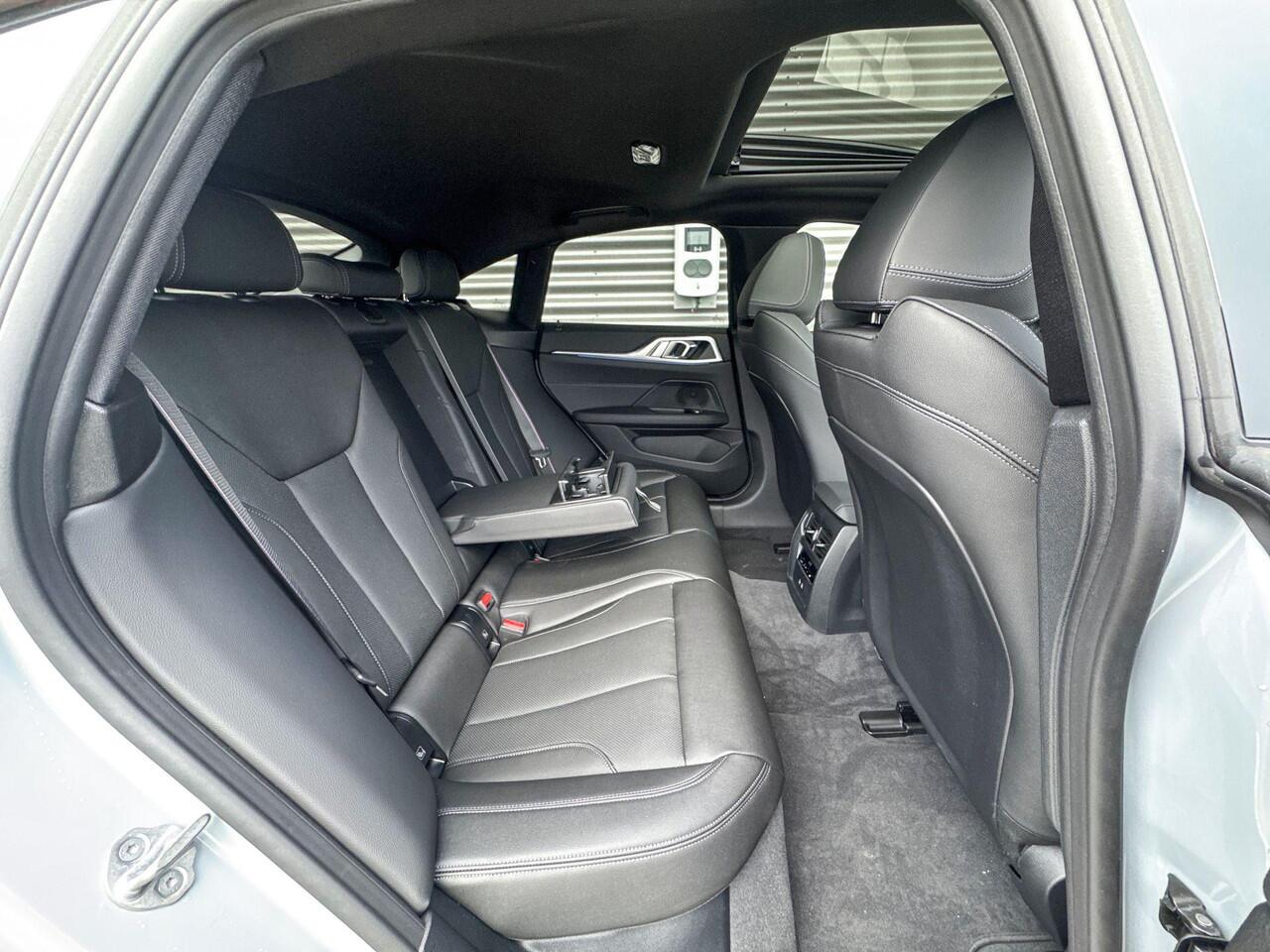 BMW i4 eDrive35 M Sportpakket Pro / Comfort Pack / Schuif-/kanteldak / Achteruitrijcamera