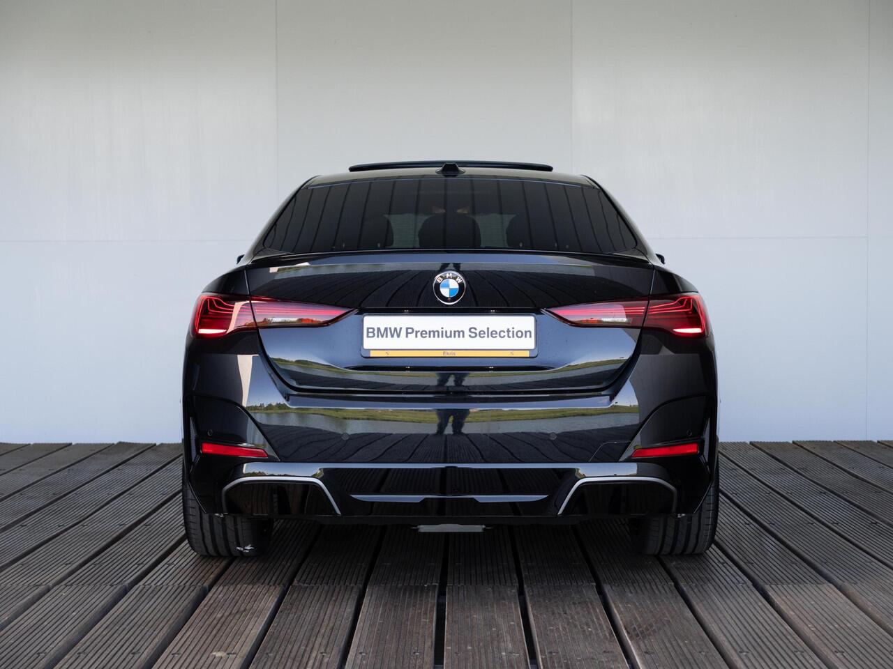 BMW i4 eDrive35 | M Sportpakket | Comfort Pack | Achteruitrijcamera | Comfort Access | Schuif-/kanteldak | Stoelverwarming | Parking Assistant | Ekris Selection