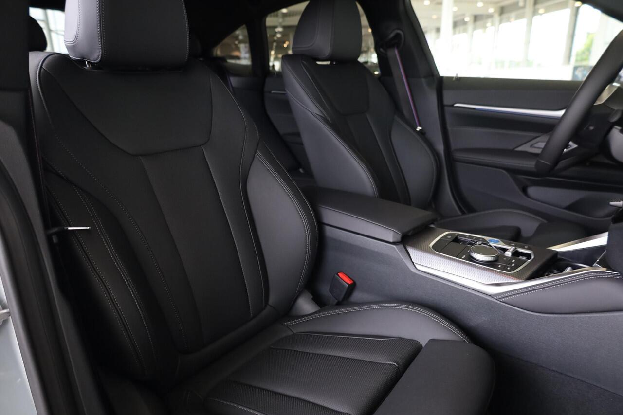 BMW i4 eDrive35 | M Sportpakket Pro | Stuurwiel Verwarmd | Achteruitrijcamera | Verwarmde voorstoelen | Active Cruise Control | Harman Kardon |