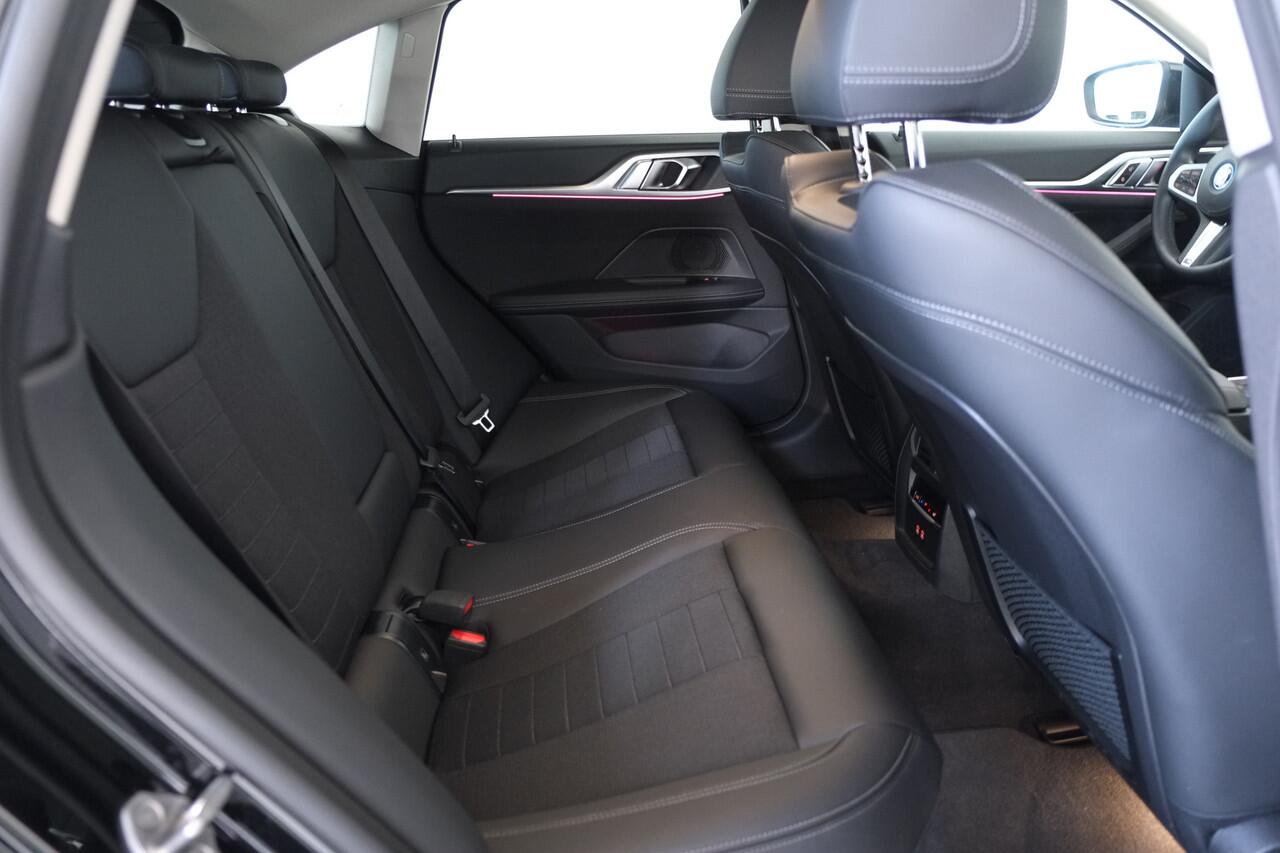 BMW i4 eDrive40 84 kWh / Navigatie / Carplay / LED / Camera / 4S banden