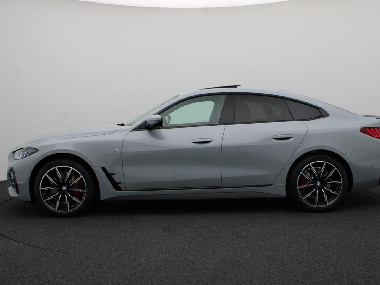 BMW i4 eDrive35 M Sportpakket Pro | Innovation Pack | Comfort Pack | Stuurwielrand Verwarmd | Comfort Access | Trekhaak | Schuifdak | Driving Assistant Professional | DAB | HiFi | 19''