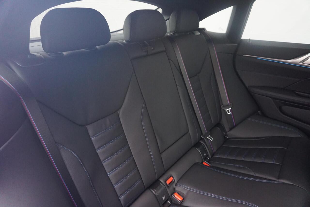 BMW i4 eDrive40 M Sportpakket Pro Schuif-/kanteldak / Active Cruise Control / Verwarmde stoelen voor en achter / Comfort Access