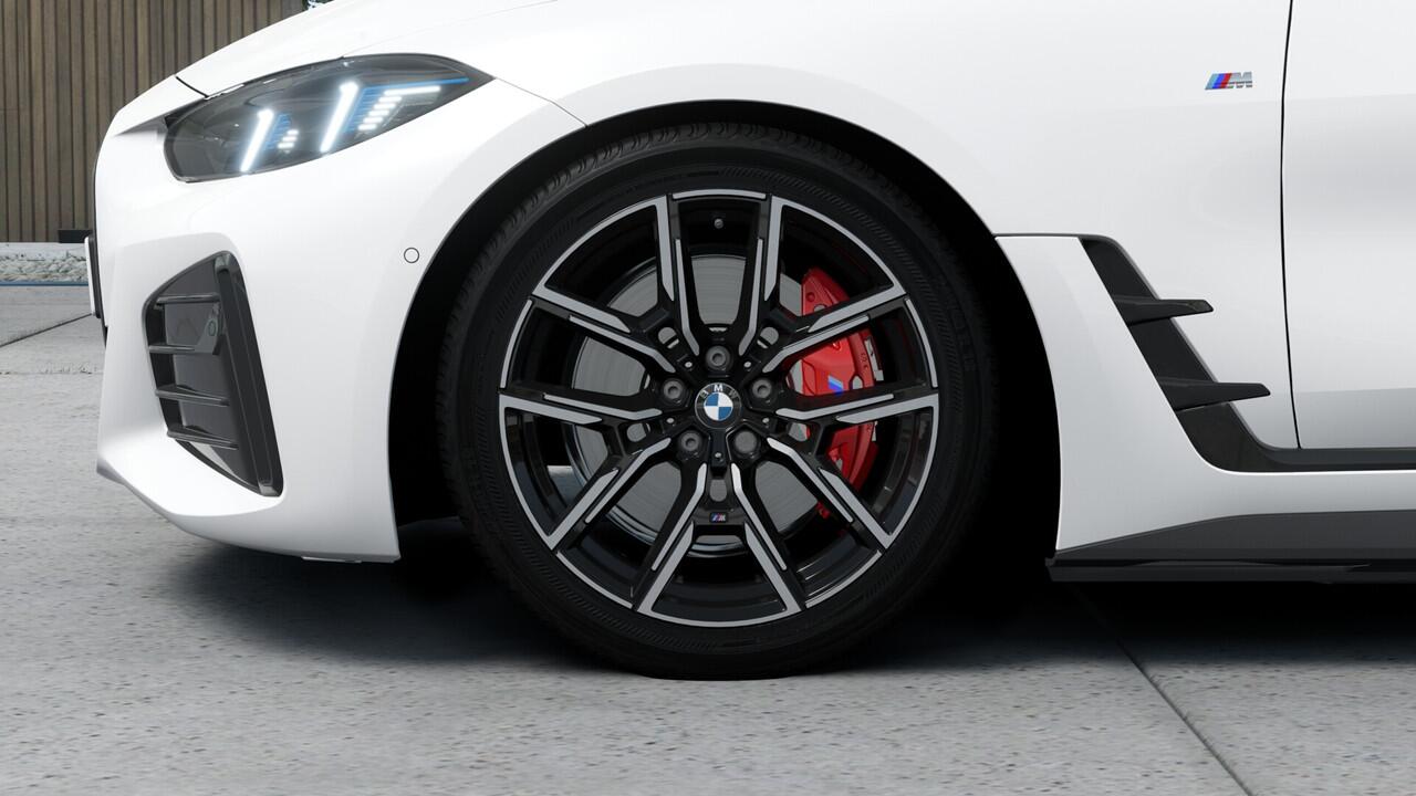 BMW i4 eDrive35 Gran Coupé M Sport / Adaptieve LED / Comfort Access / Achteruitrijcamera / Active Cruise Control / Stoelverwarming